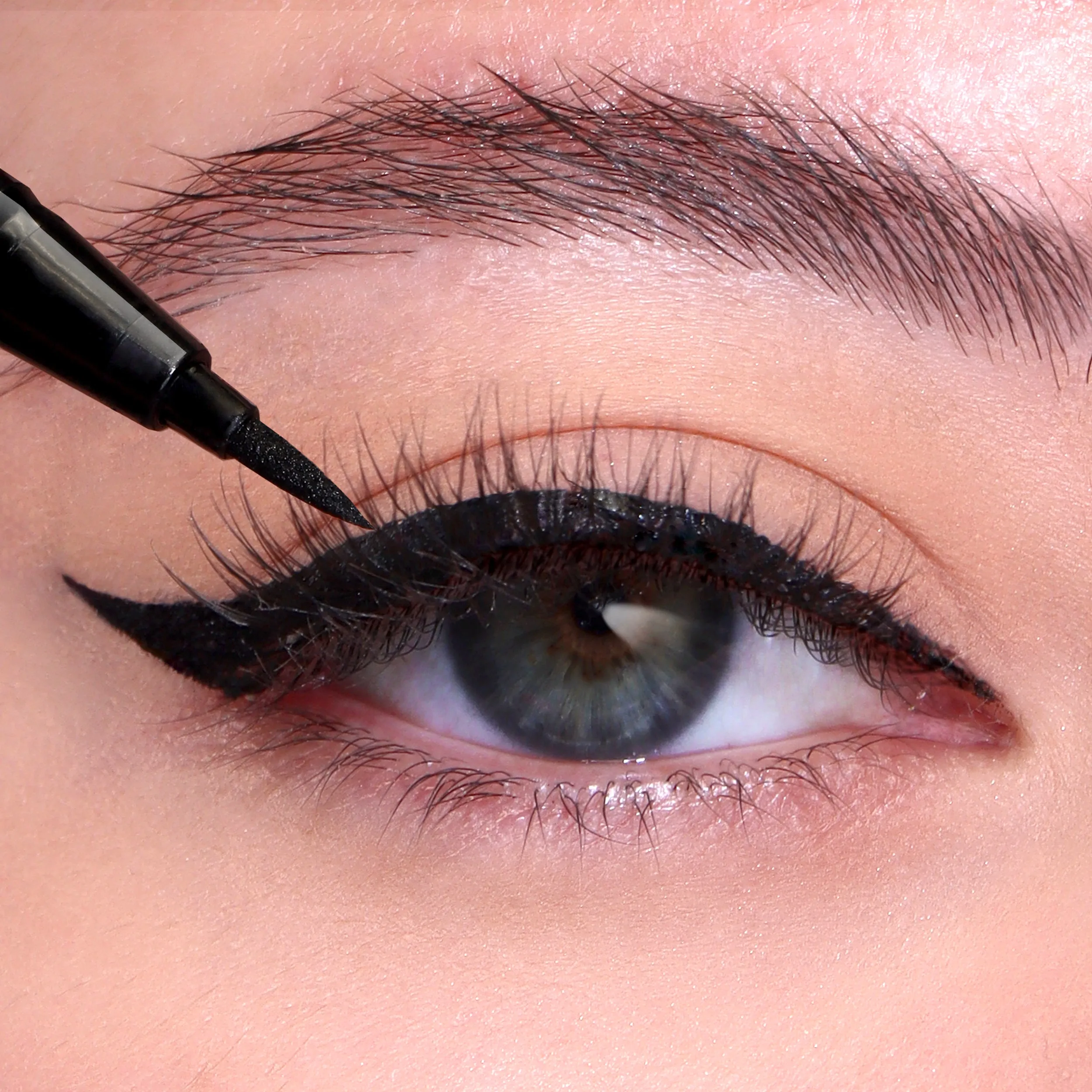 2-in-1 Lash Adhesive & Waterproof Liner